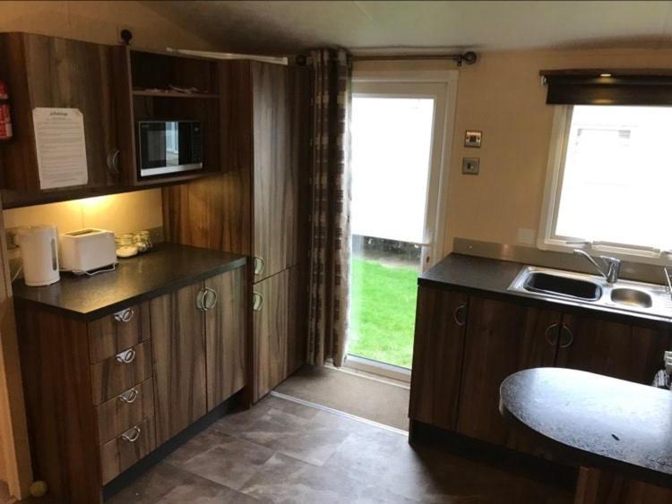 The Winchester Luxury Pet Friendly Caravan On Broadland Sands Holiday Park Between Lowestoft And Great Yarmouth Hotel Corton  Exterior foto